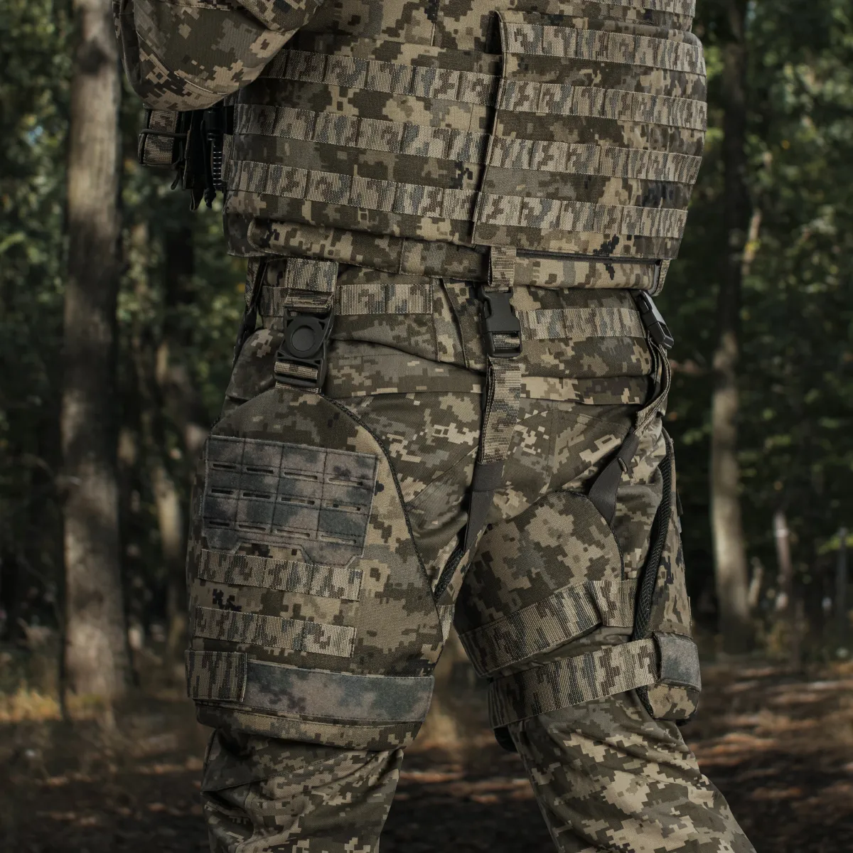 Защита внутренней части бедра 1-го класса защиты (с баллистическим пакетом). Пиксель (мм-14) 6