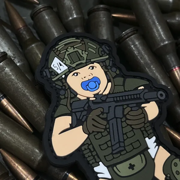 Патч (шеврон) «Малюк народжений для війни» від Sanchi. М’який ПВХ пластик. Олива 3