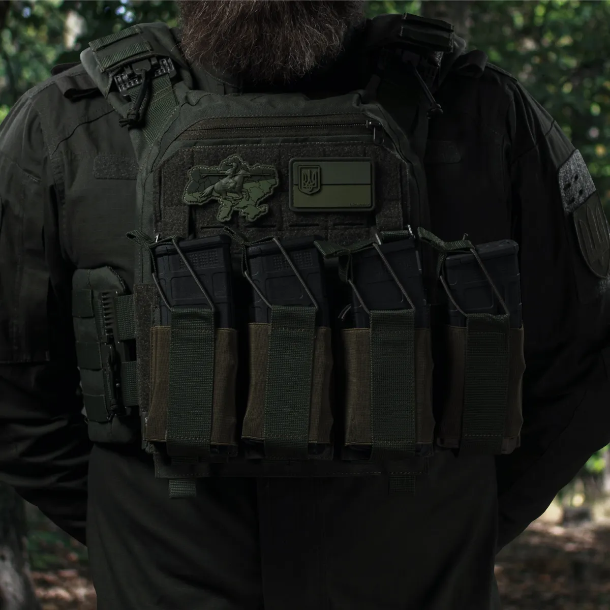 Боковий правосторонній еластичний підсумок для магазинів АК/AR та турнікетів відкритого типу з кріпленням на липучці. Олива 4