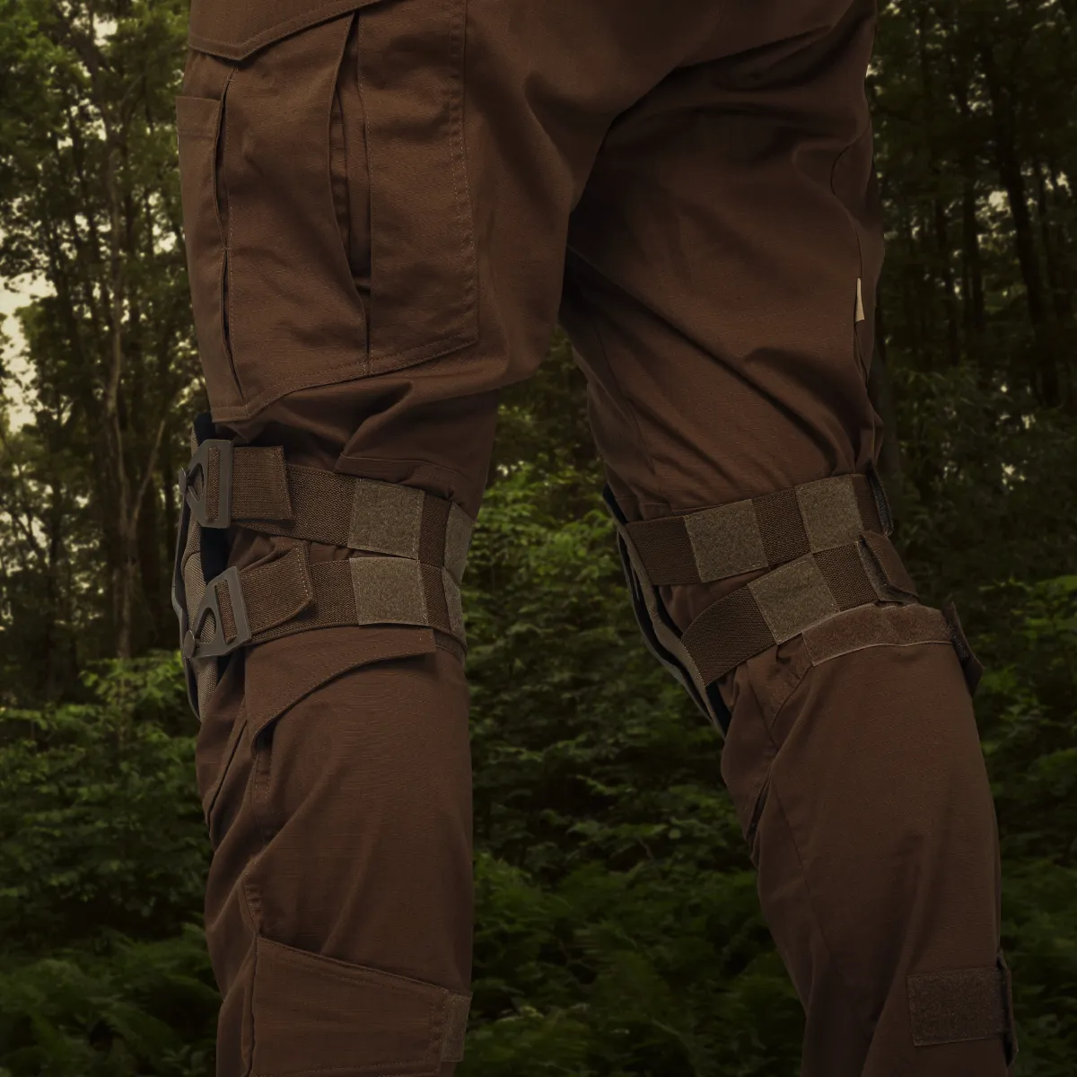 Наколенники тактические Defcon 5. Эластичный пластик, анатомически изогнутые. Койот 4