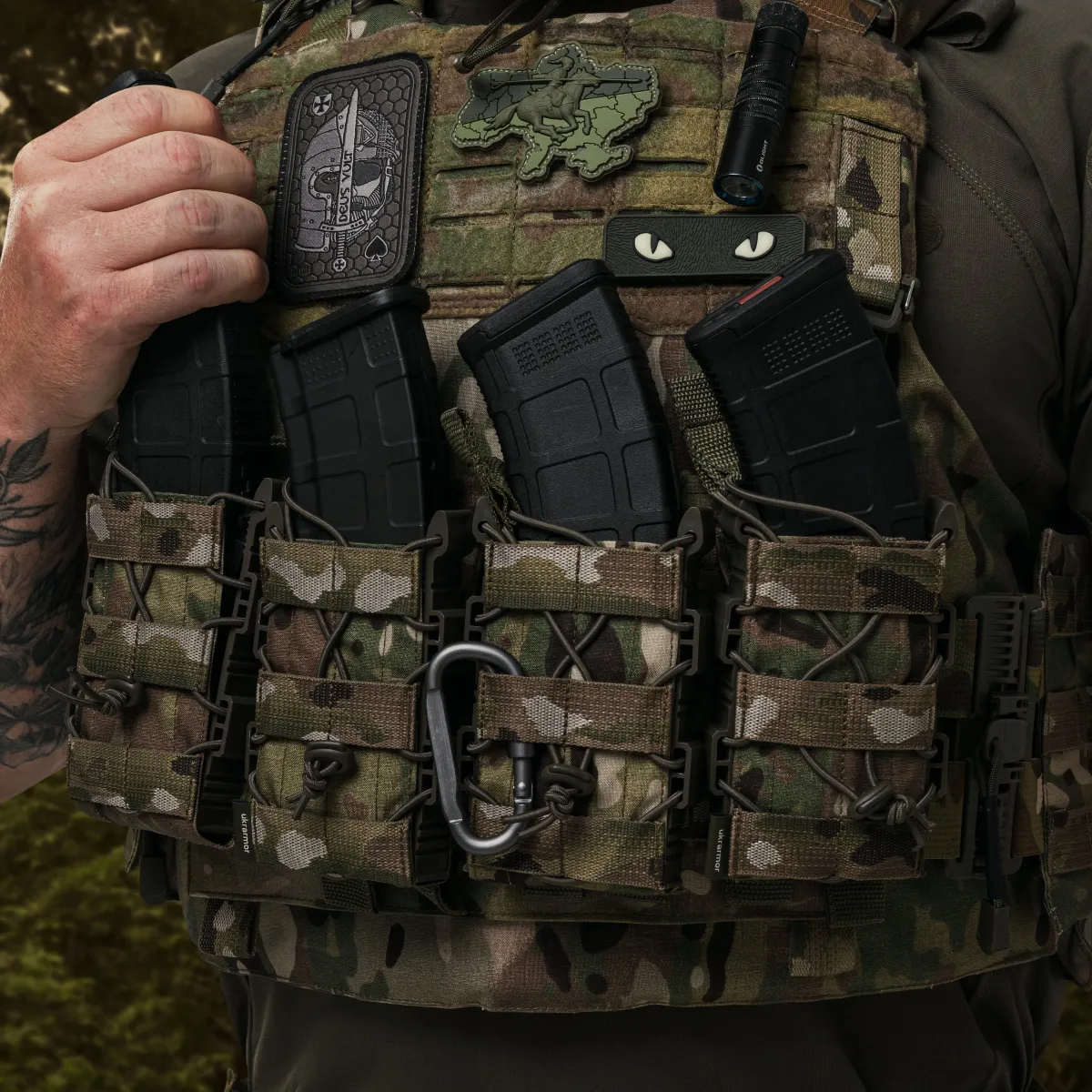 Подсумок одинарный пластиковый для магазина АК/AR. Мультикам 2