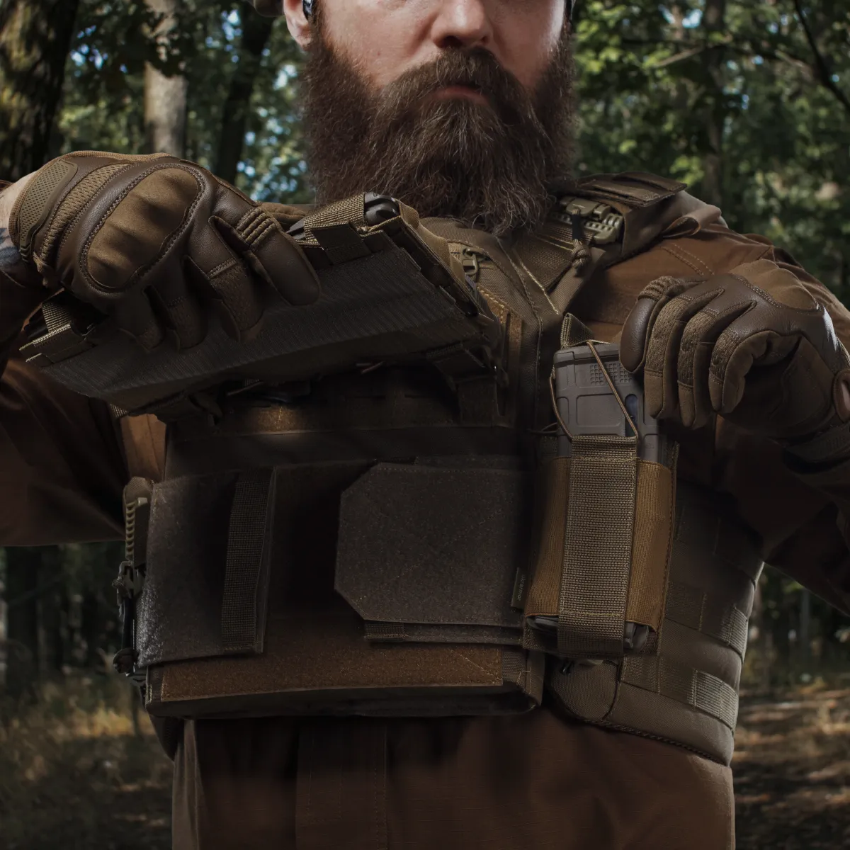 Боковий лівосторонній еластичний підсумок для магазинів АК/АR та турнікетів відкритого типу з кріпленням на липучці. Койот 6