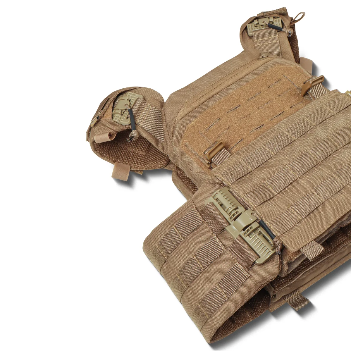 Бронежилет 3-го класса (PRO). Вес 3.8 кг. Полиэтиленовые плиты 1.6 кг. Койот 12